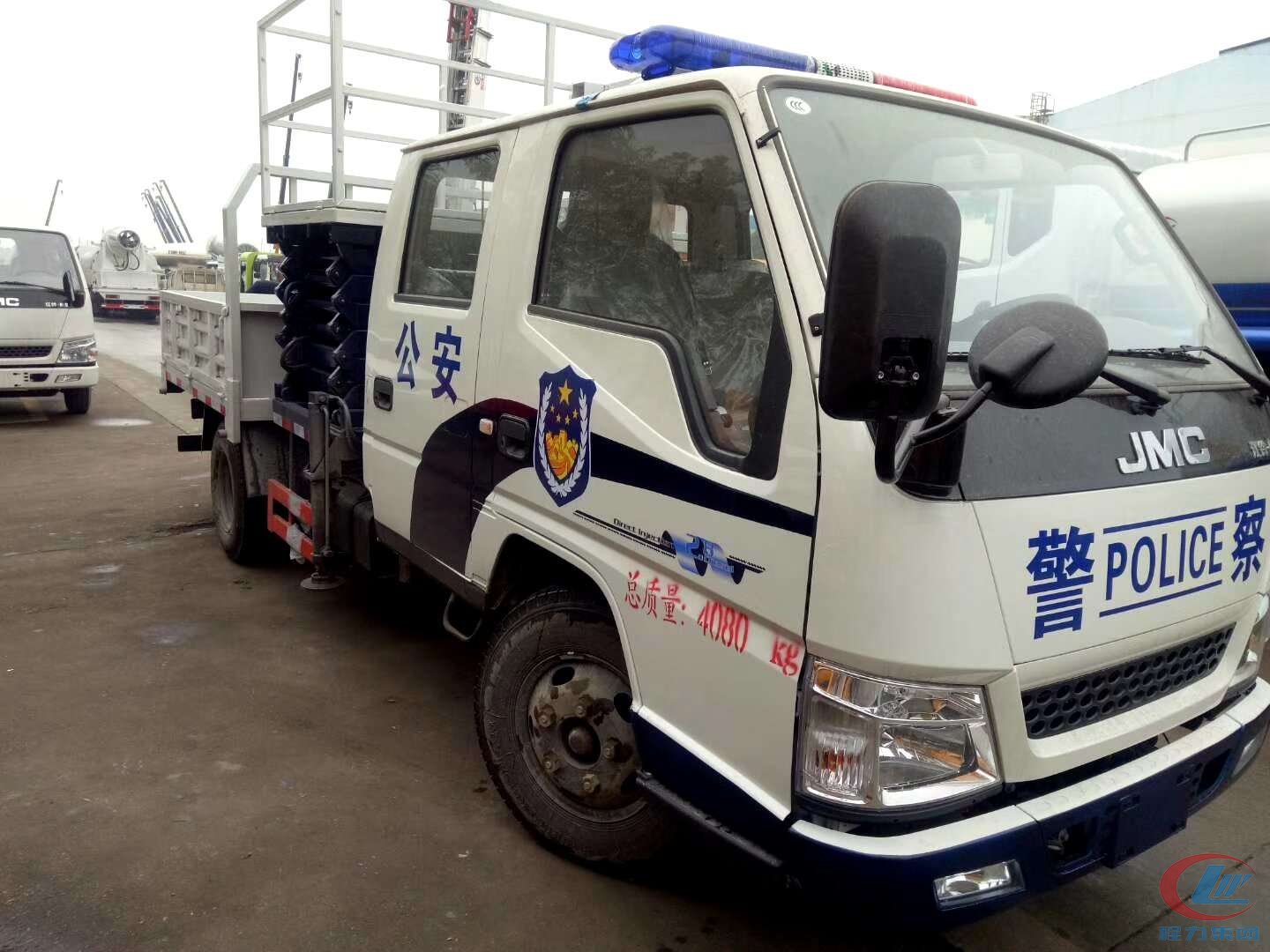 江铃顺达警用剪叉式升降平台高空作业车